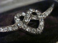 Image 3 of LARGE EDWARDIAN 18CT SILVER OLD CUT DIAMOND 1.10CT HEART BROOCH IN FITTED BOX