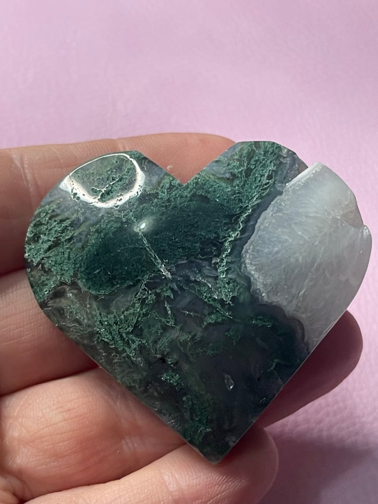 Image of Moss agate heart 1