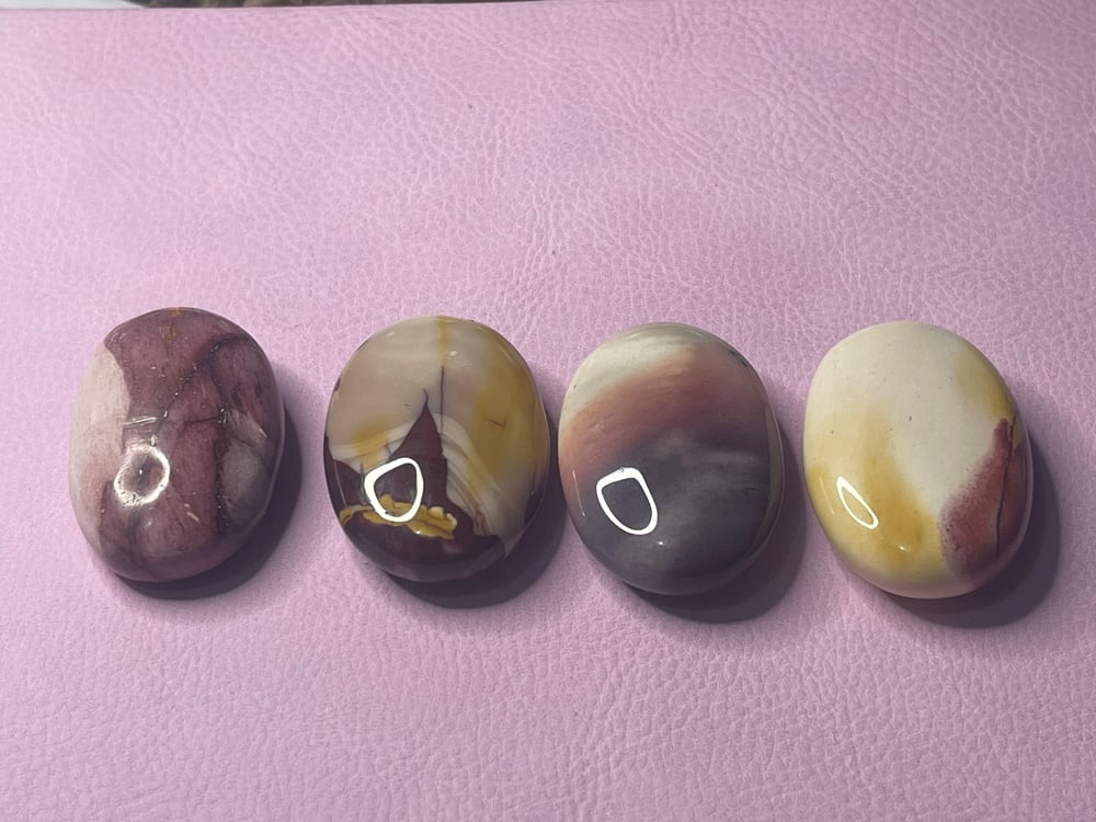 Image of Mookaite palmstones 