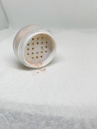 Image 2 of flawless: Silk Finishing Powder
