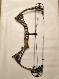 Image 2 of Mathews DXT 60lb RH 28'' Compound Bow 