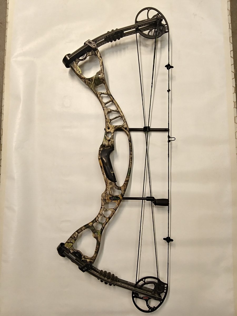 Image of Hoyt AlphaMax 32 Compound Bow RH 70lb  28'' Draw Length With XR3 Cam