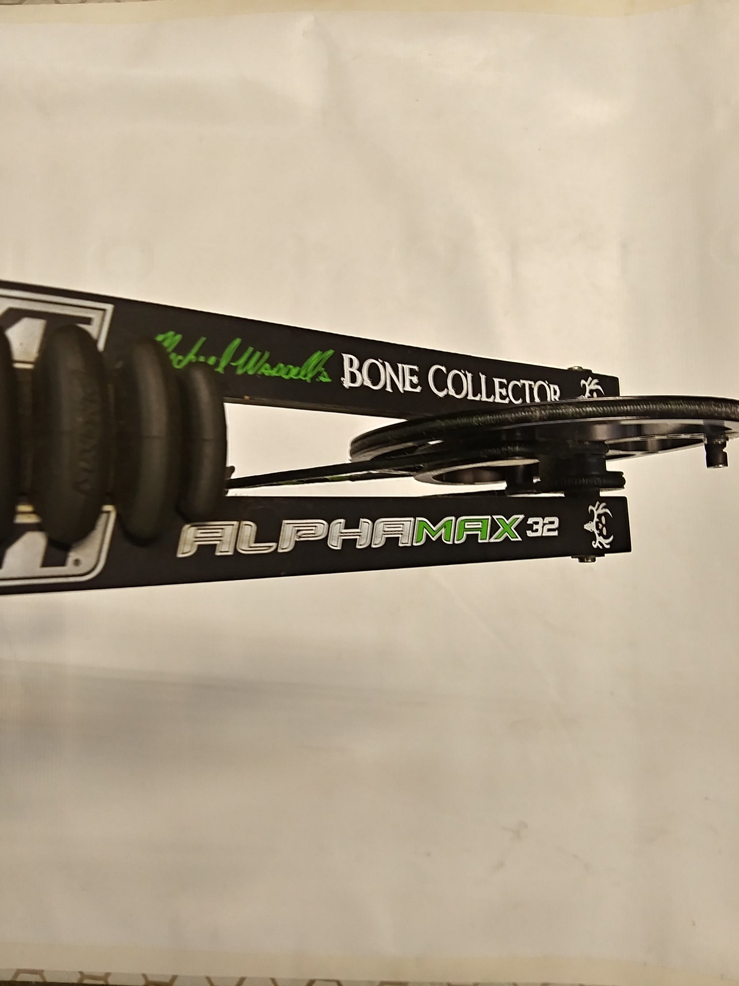 Image of Hoyt AlphaMax 32 Compound Bow RH 70lb  28'' Draw Length With XR3 Cam 