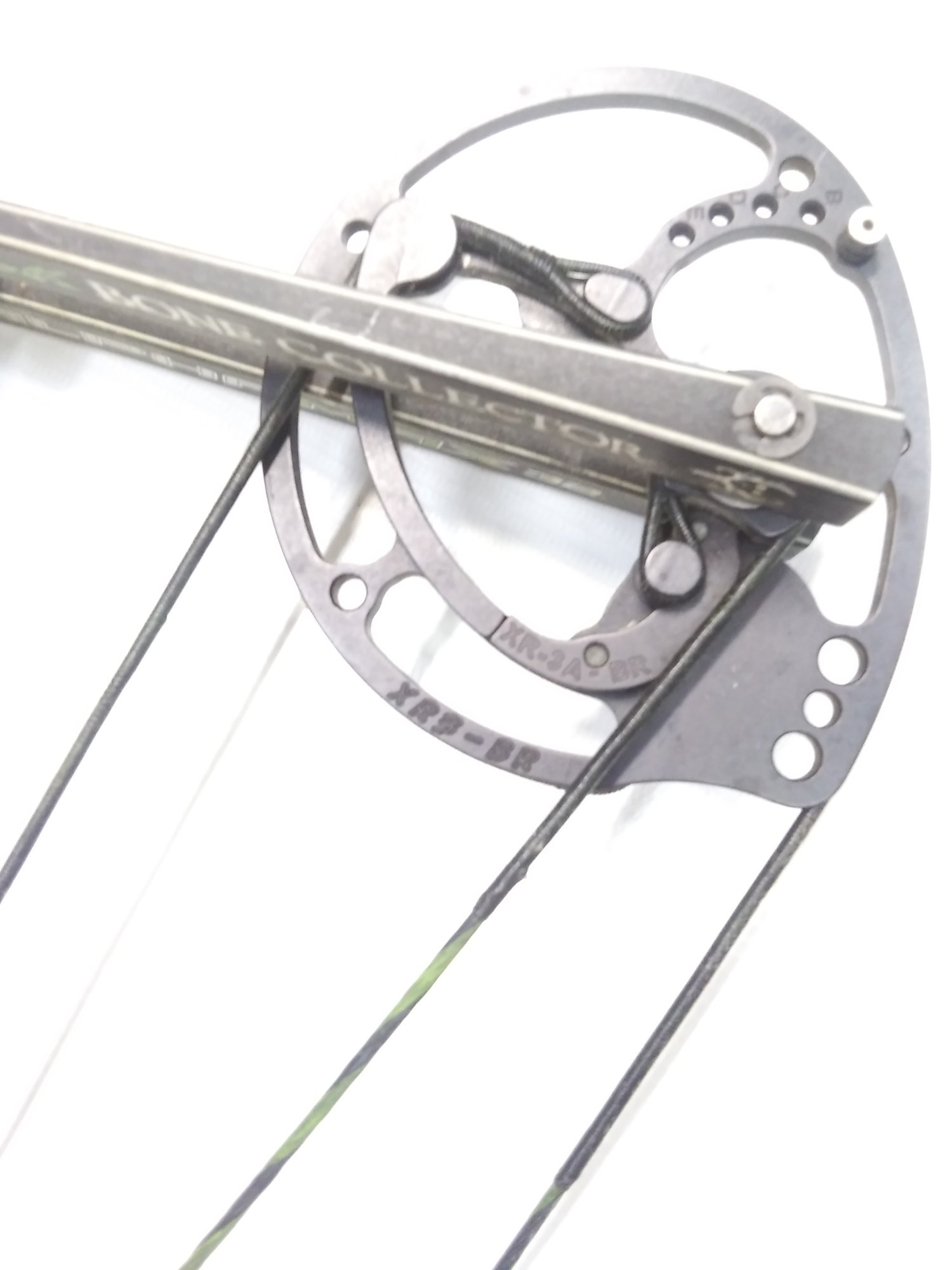 Image of Hoyt AlphaMax 32 Compound Bow RH 70lb  28'' Draw Length With XR3 Cam 