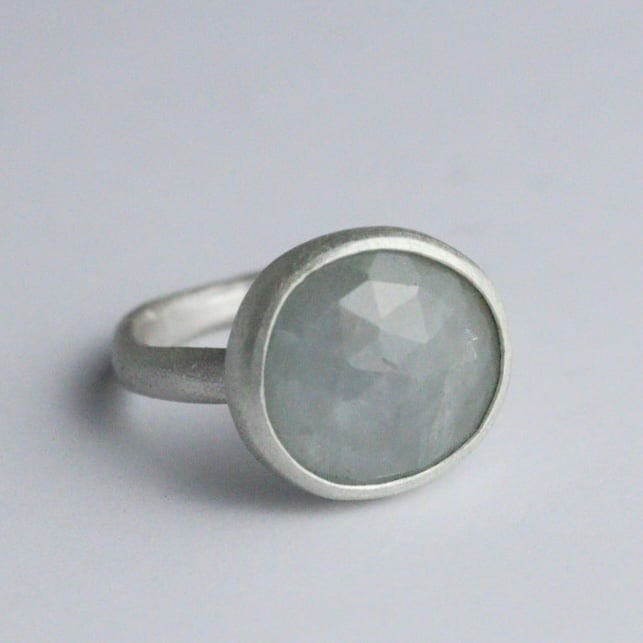 Image of Mid grey sapphire ring 1