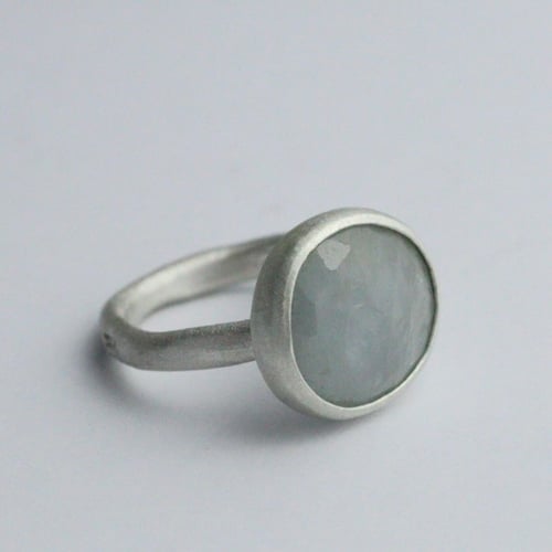 Image of Mid grey sapphire ring 1