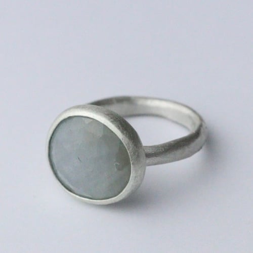 Image of Mid grey sapphire ring 1