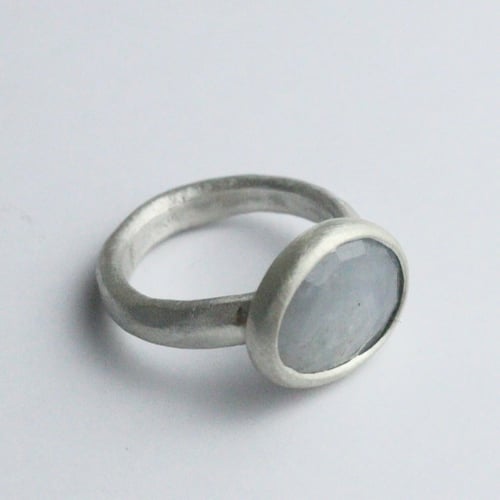 Image of Mid grey sapphire ring 2