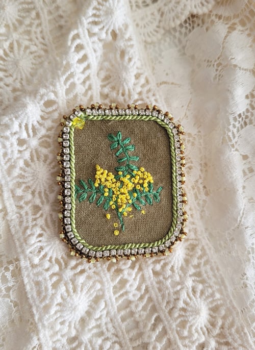 Image of Broche brodée LE MIMOSA