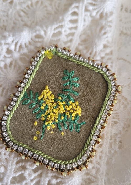 Image of Broche brodée LE MIMOSA