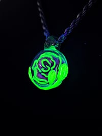 Image 4 of Uv mini rose pendant with sculpted leafs and pink slyme bale