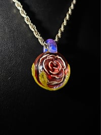 Image 3 of Uv mini rose pendant with sculpted leafs and pink slyme bale