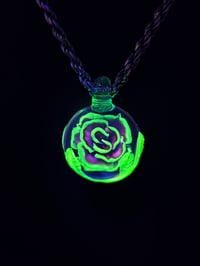 Image 1 of Uv mini rose pendant with sculpted leafs and pink slyme bale