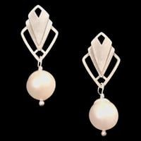 Image 1 of PLISSÉ SILHOUETTE Earring Silver with Pearls. 