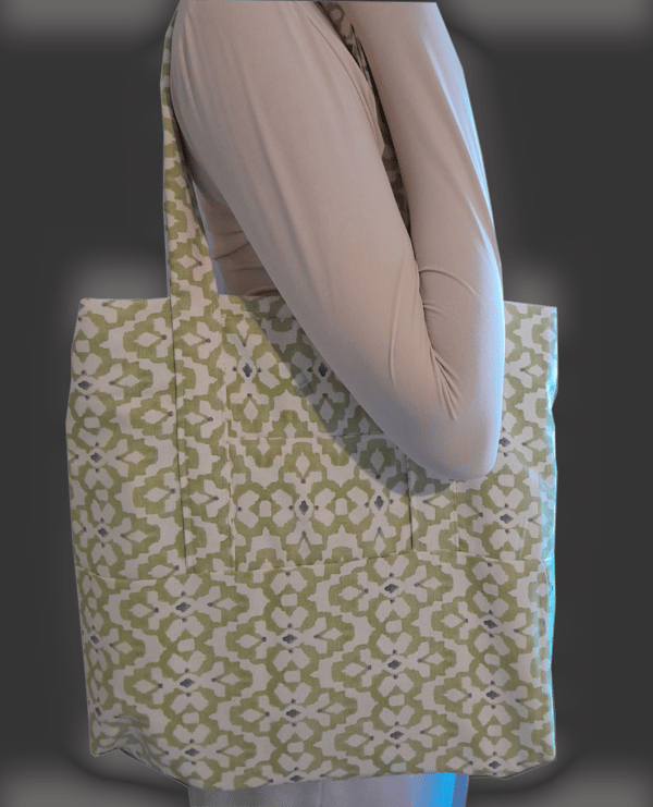 Image of Green tote bag 