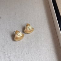 shell ear studs 贝壳耳钉