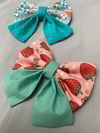Image 2 of Strawberries / Groovy Flowers Bow Tie / Sailor Bow