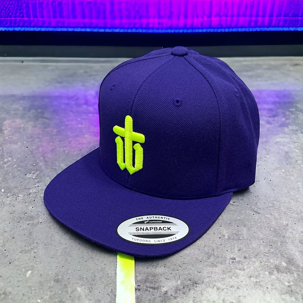 Image of PURPLE//NEON CLASSIC FLAT PEAK
