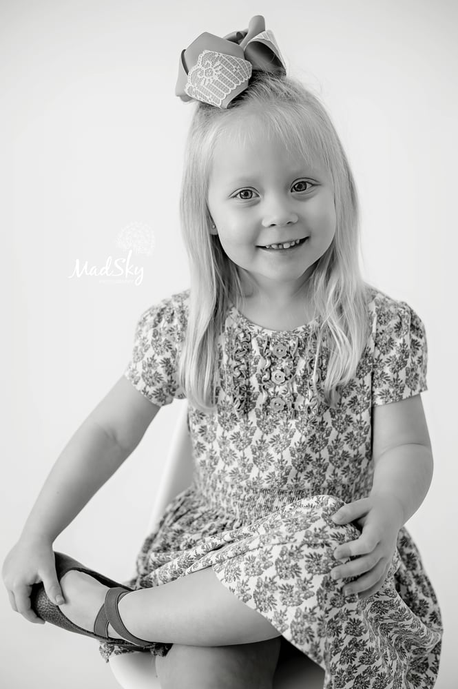 Image of  BLACK & WHITE STUDIO PORTRAIT MINI SESSION