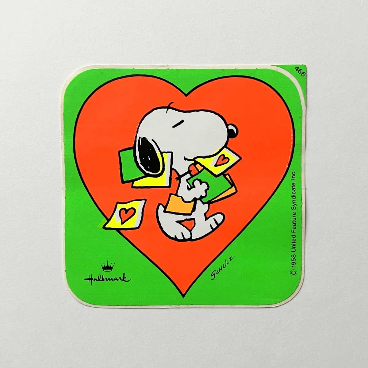 Image of Grand sticker Snoopy fluo - cœur