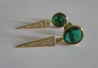 Image 2 of Meghan Markle Duchess of Sussex Inspired Emerald and Gold Arrowhead Drop Earrings May Birthstone