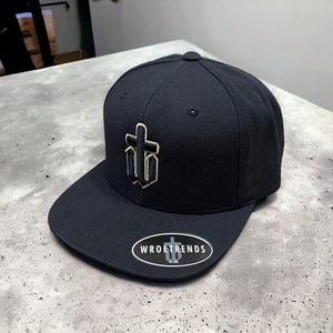 Image of BLACK & GOLD FLAT PEAK