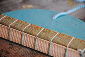 VACLAV — carnet reliure copte — pages rondes — couverture de sari indien