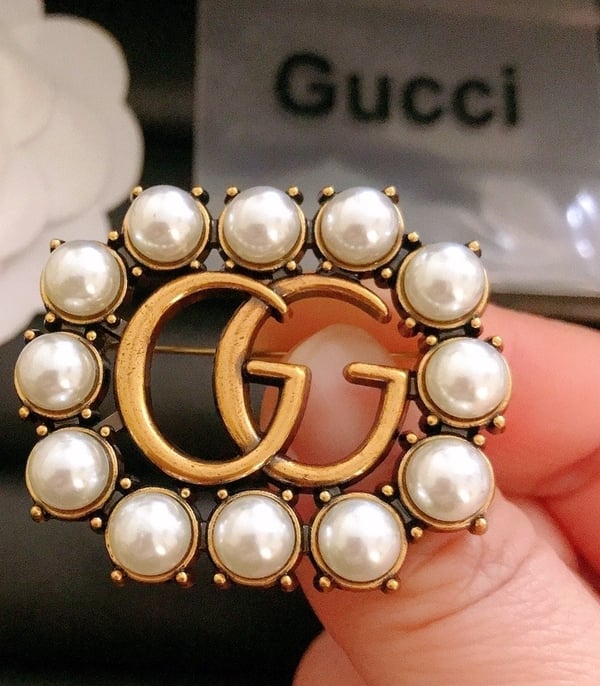 Image of Dazzle GG Circle Pearls Brooch