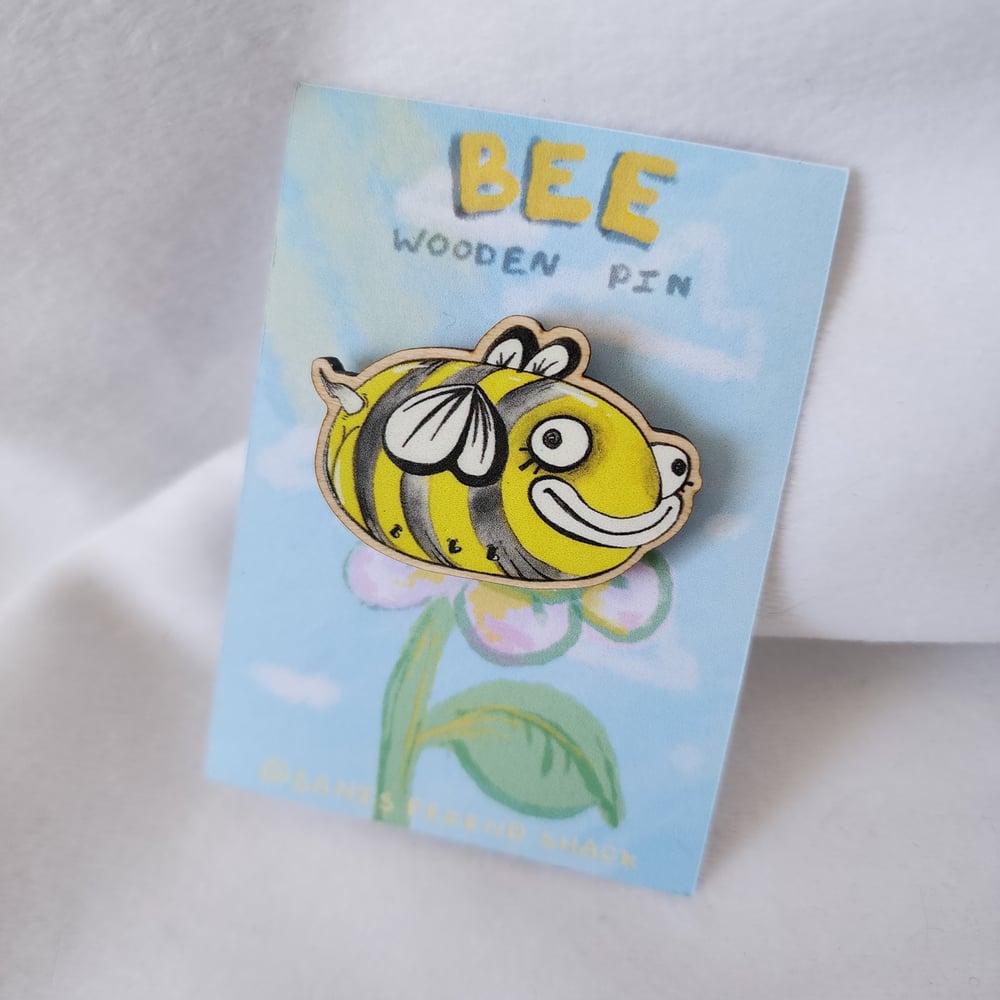 Image of Bee wooden pin