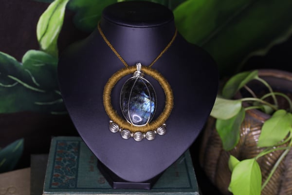 Image of Golden linen blue labradorite necklace