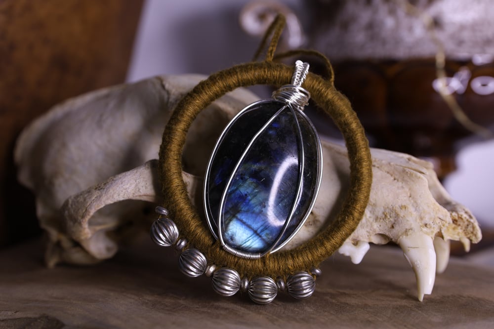 Image of Golden linen blue labradorite necklace