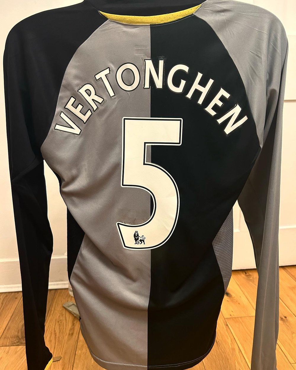 Image of Tottenham Hotspur "VERTONGHEN 5" 2012/13 Third Shirt Long Sleeve (M)