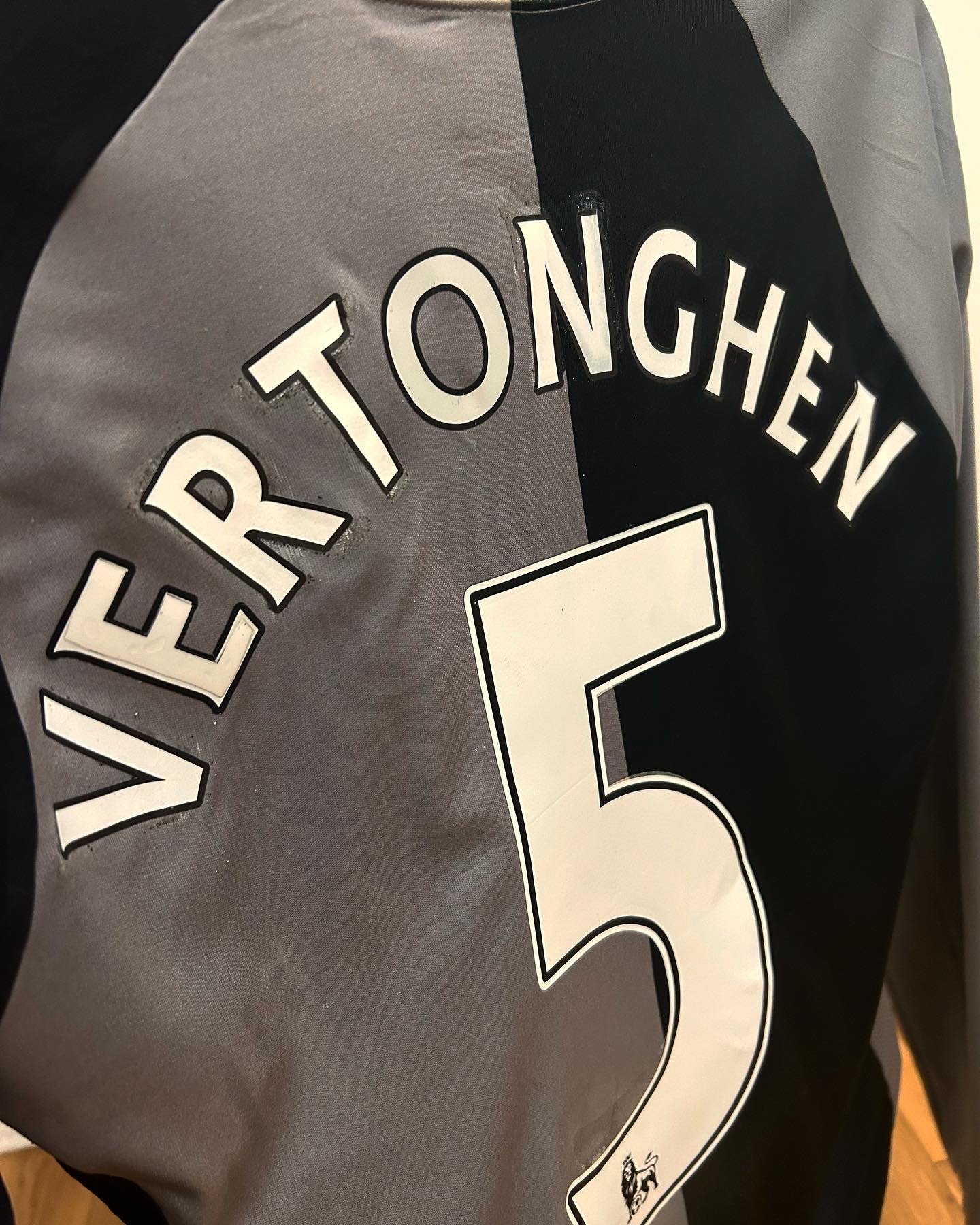Image of Tottenham Hotspur "VERTONGHEN 5" 2012/13 Third Shirt Long Sleeve (M)