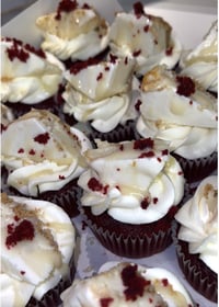 Image 3 of Cupcakes (Dozen)