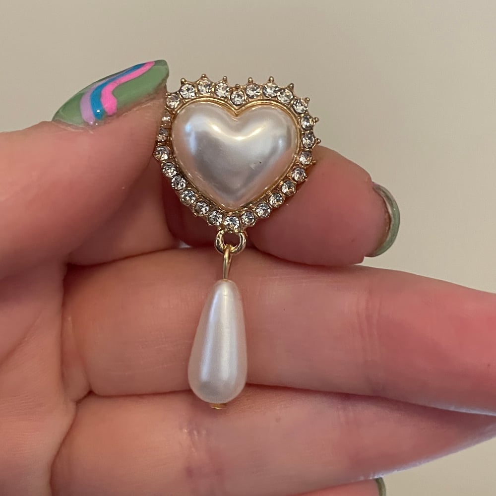 Image of Pearl Heart Dangles (sizes 2g-5/8)