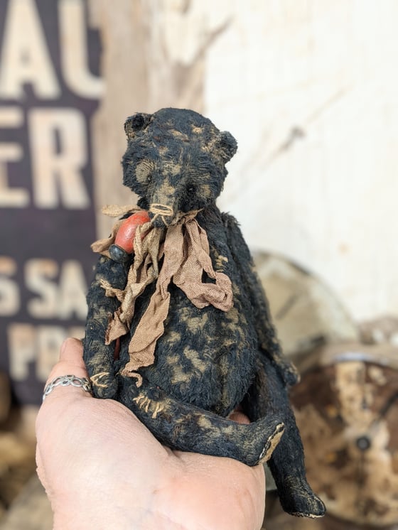 Image of  7"  Vintage style  Old Worn BLACK fat grizzly bear by whendi's bears