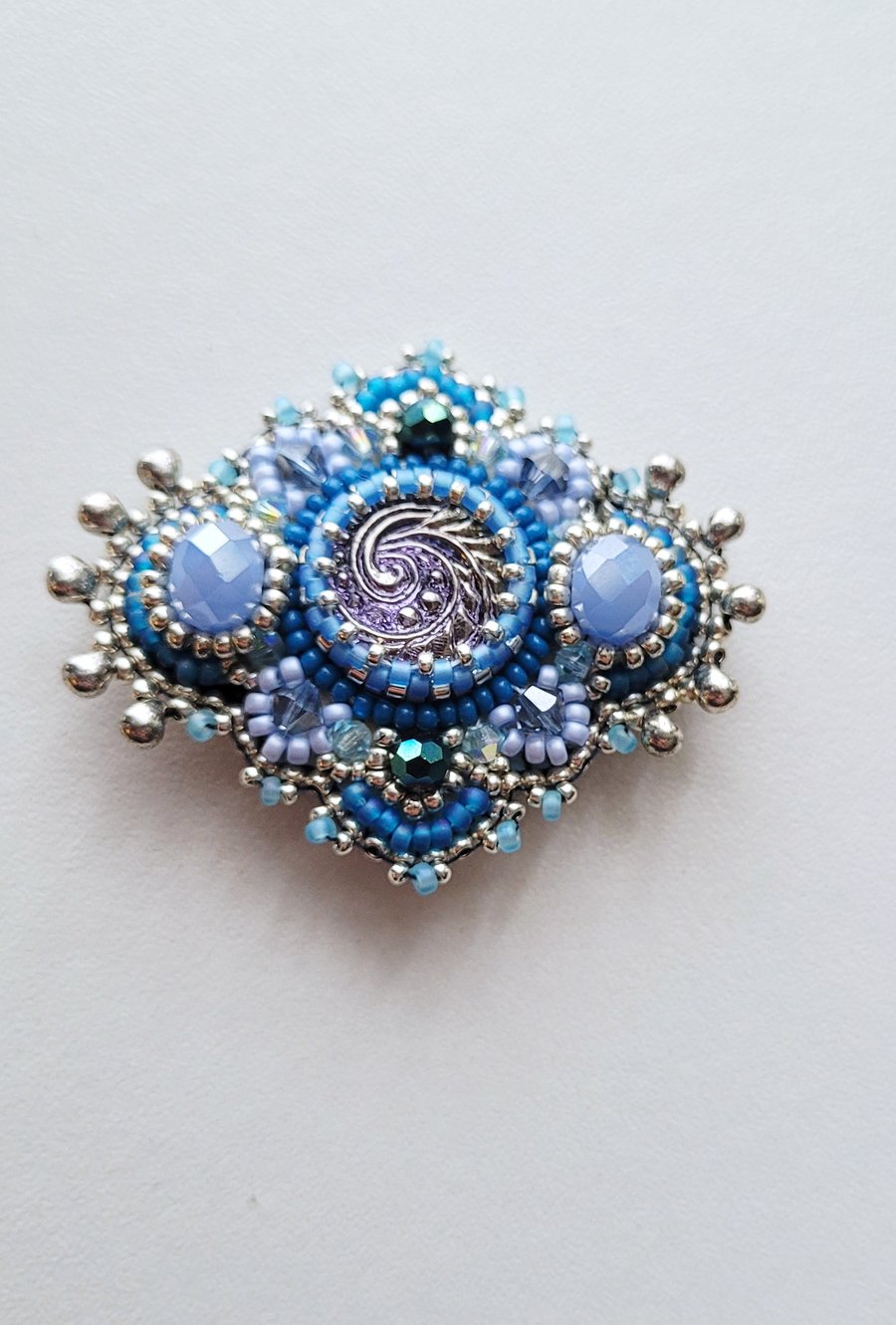 Image of Broche brodée FLEUR BLEUE