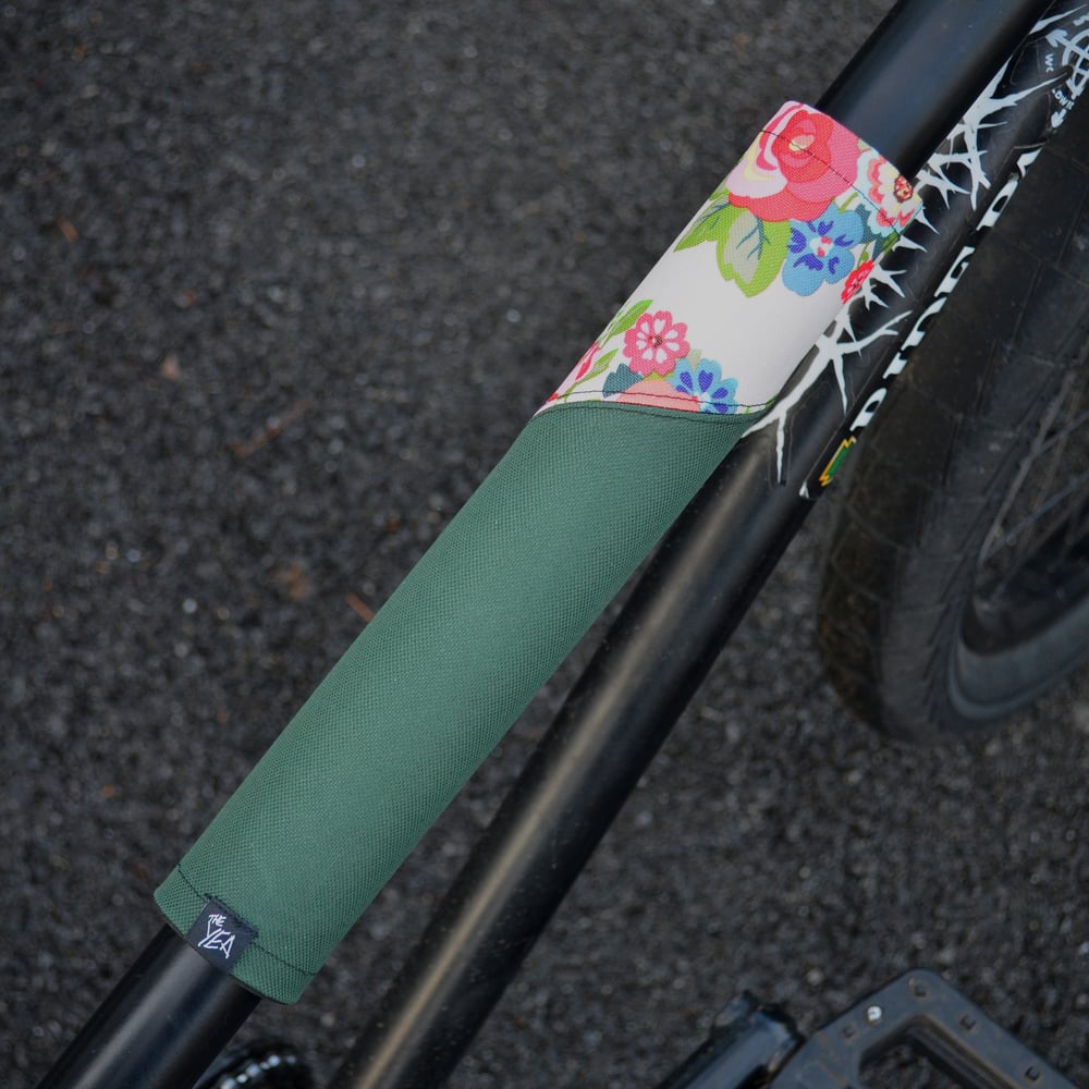 Image of 1 of 1 Forest/Flower Top Tube Pad