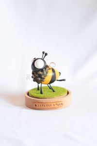 Image 3 of Little Bee