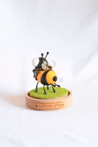 Image 4 of Little Bee