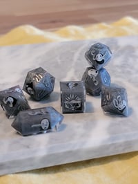 Image 2 of No Face dice set