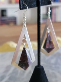 Image 2 of Rouge d4 dice earrings