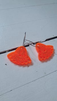 Image 4 of jekleni NEON MANDARINA uhani CVET .1 // steel NEON MANDARINE earrings BLOSSOM .1