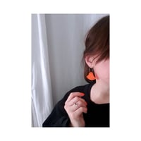 Image 3 of jekleni NEON MANDARINA uhani CVET .1 // steel NEON MANDARINE earrings BLOSSOM .1