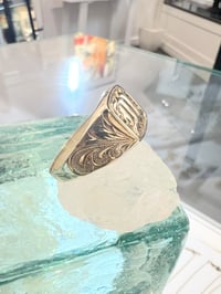 Image 2 of 14k solid gold vintage Hawaiian M ring