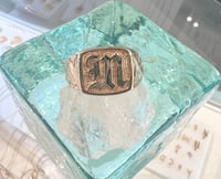 Image 3 of 14k solid gold vintage Hawaiian M ring