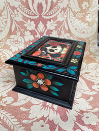 Image 2 of Painted box Rosa