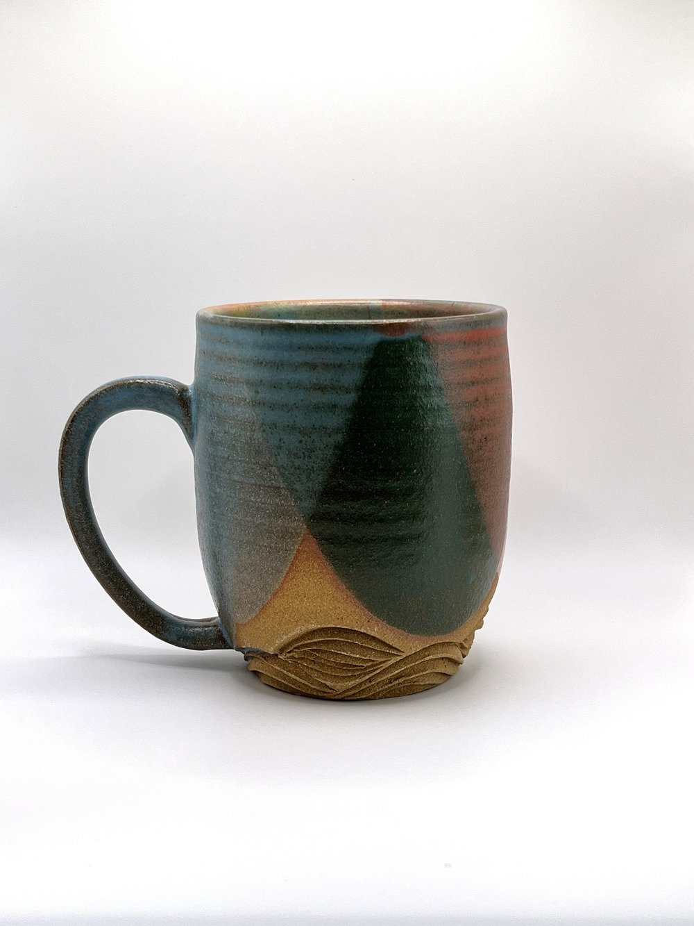 Image of Colorful Scalloped Mug w/ Carved Bottom