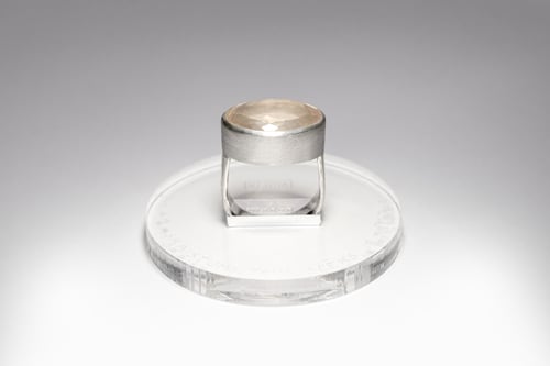 Image of "May beauty..." silver ring with rose quartz  ·  QUA POLLES, UT SIT TIBI FORMA PERENNIS  ·