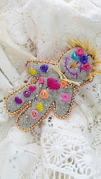 Image 1 of Broche poupée VAUDOU POSITIVE